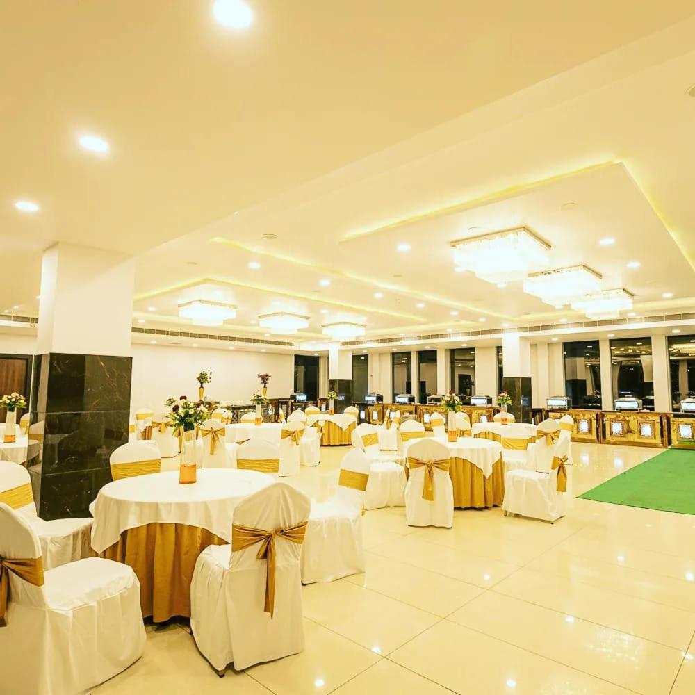 Grand Pearl Hotel & Banquet 러크나우 외부 사진