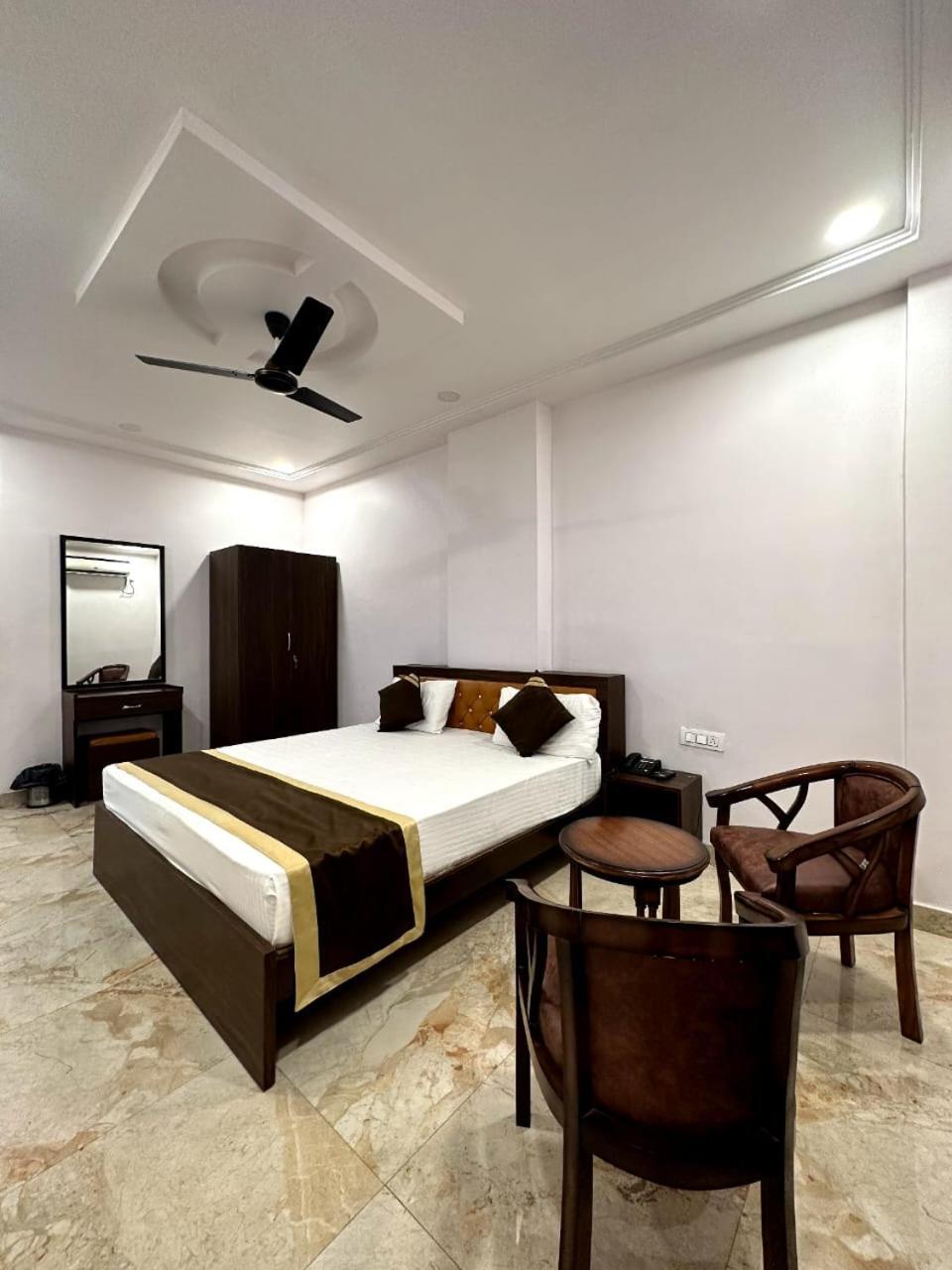 Grand Pearl Hotel & Banquet 러크나우 외부 사진