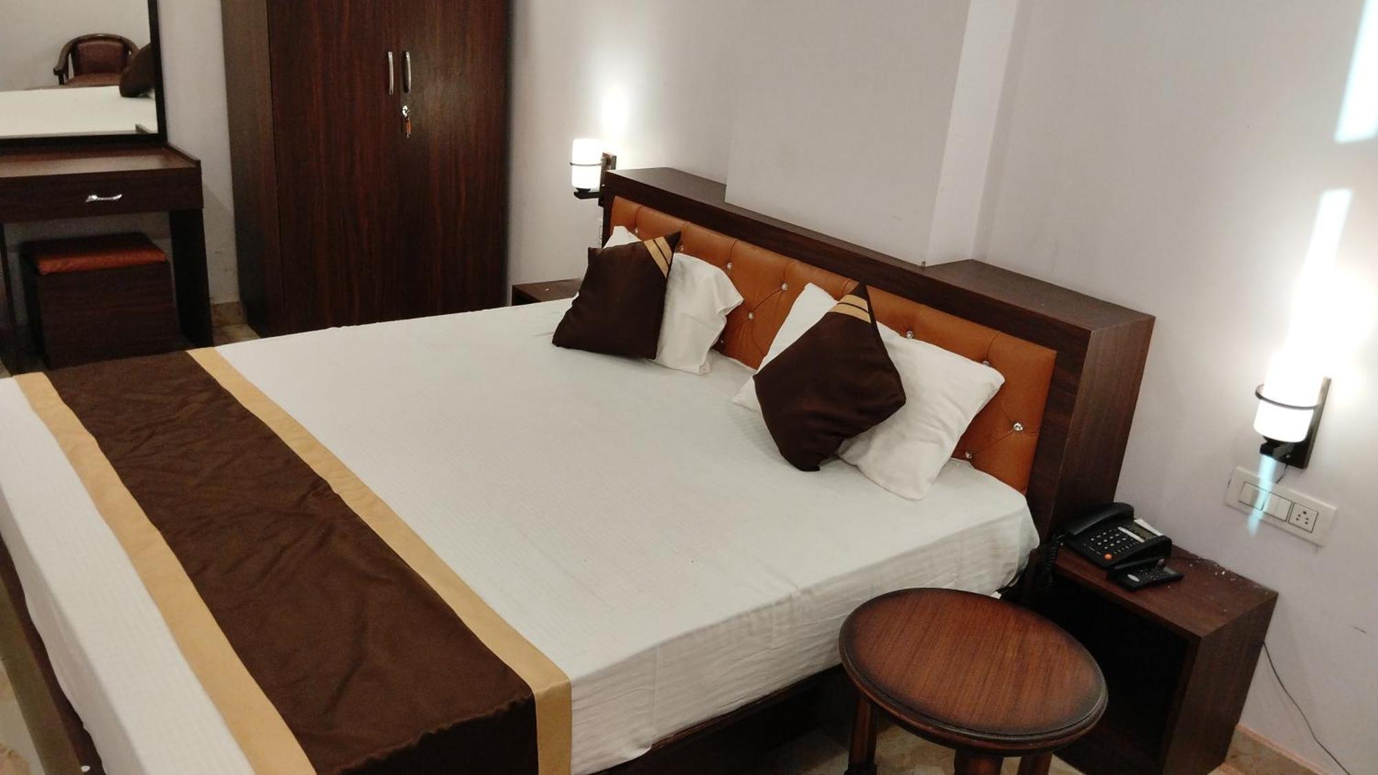 Grand Pearl Hotel & Banquet 러크나우 외부 사진